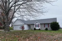 Cozy Retreat: 3/2 house with deck - 2-Sterne