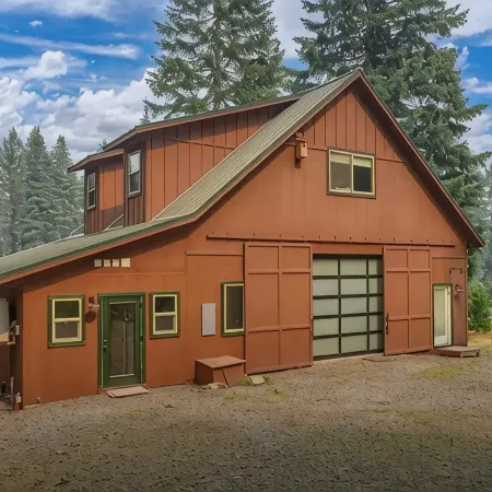 Gorgeous Lakeside Barnhouse + Sauna!