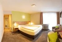 Hotel Azenberg Stuttgart, Sure Hotel Collection by BW - Pools