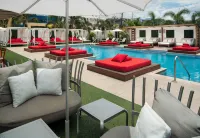S Hotel Kingston - Pools