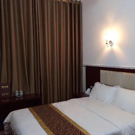 Xiangxiang Huabin Business Hotel