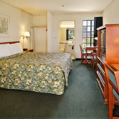 Days Inn by Wyndham Orange Anaheim Hotel dekat Pusat Simulasi Penerbangan Flightdeck
