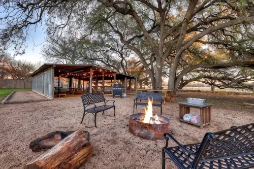 Willies House with Country Views - Shared Party Barn - 4-Star