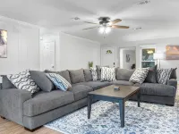 Charming Family Friendly 3-bedroom House in Fabulous Pensacola Hotels in Ferry Pass