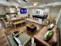 Big Heated Pool w Sunroom, Centrally-loc. Luxury in Houston, Billiards, Sleeps16 - Private Pool