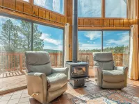 Charming Updated 3-bedroom Chalet with Deck; Small dogs welcome!