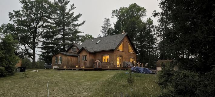4-bedroom north woods, pet friendly cabin with WiFi, great room and fire place. バーネットのホテル