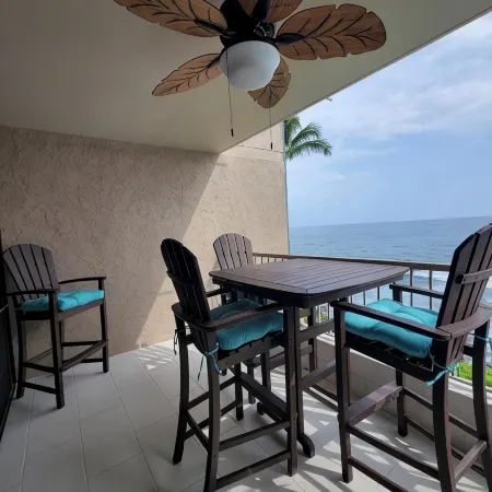 Wow! Gorgeous Direct Oceanfront Kona Reef Condo A25 Dual A/C 3rd Floor Remodeled