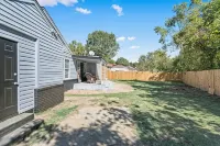 4 Br, 2 Bths,  Sleeps up to 12 Has 4 Bds, 2 Air Mattresses, Twin Mattress,Couch.