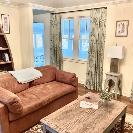 Highlands Lakefront Home 2 minutes from downtown! Отели в г. Хайлендс