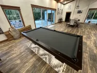 Rippling Waters! 3 BD 2.5 BA Riverfront Home, 8 min. from airport.  Sleeps 11. - Boutique