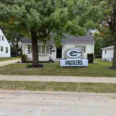 Green Bay Getaway – Near Lambeau, Family Friendly, Midterm Stay Too, All Welcome Hotel Exterior