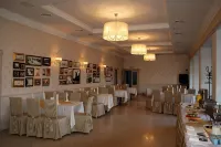 Hotel Korolevskiy Dvor - ที่มีบาร์