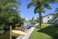 Endless Summer-  On Pine Ave, steps to beach & pier w/ water view & dock - Wi-Fi