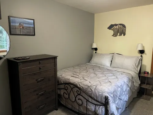 Den Mishka - Kodiak's Den of the Little Bear