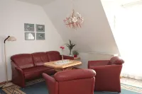 Seeschlößchen Thatched Cottage, "Klippenmöwe" Vacation Rental, Just 200 Meters from the Beach - 2 星級