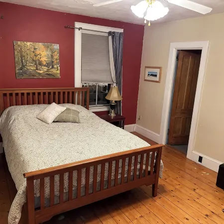 Green Mountain Village Getaway in picturesque Bristol, Vermont. Отели в г. Аддисон