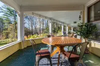 Gorgeous Mountain View in Manchester, Shopping, Dining, Spa. 5 min walk to town. - gimnasio