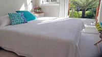 Bronte Tides Cottage. Stunning Sea View - Spacious 2 Bedrooms - Water Frontage - โฮมสเตย์