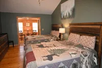 4 Bedroom, 3 Bath Cabin in Coosawattee River Resort w/hot tub, fire pit, &  WiFi - 샬레 호텔