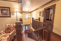 Private 14-Acre Mountain Estate - 3 Guest Homes - Ideal for Groups - 4-Star