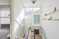 Charming Three Story Townhouse footsteps away from the historic harbour. - 컨트리 하우스