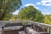 Dog Friendly Lake Winnie Mountain View Getaway