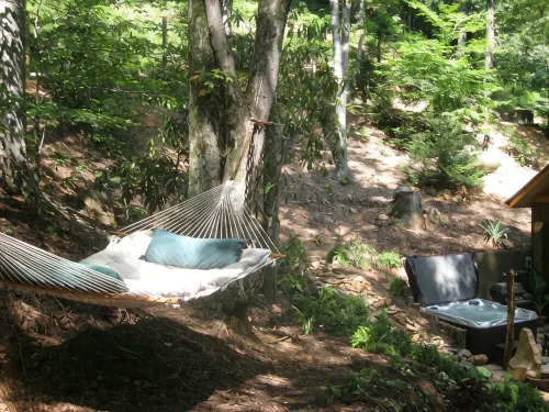 Private Getaway-17 miles to Asheville,  Hot Tub & Fireplace, Pet Friendly