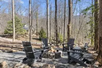NEW Mountain Modern Hideaway! - Walk to Disc Golf