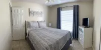 Cozy 4 bedroom 2 bathroom Pool Home with game room Close to all the parks. - Boutique