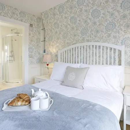 The Lighthouse - luxury hotel style, central apartment with fantastic sea views
