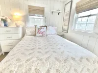 Stay in a TINY HOUSE!★0.4mi to Beach★Village★Restaurants★Pet Friendly ★ 2 bikes! - 3성급