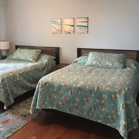 Beach Level Lake Front Condo L02-5 Queen Beds. Rent 3-4th Free-Use by 4/2027-Ask