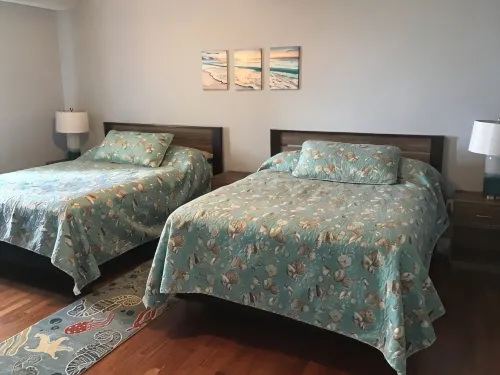 Beach Level Lake Front Condo L02-5 Queen Beds.  Rent Rent 3-4th Free -Ask