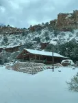 The Peacemaker Cabin: Cozy cabin in enjoyable Apple Valley with AC - Homestays