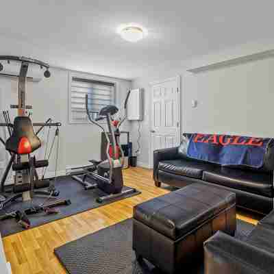 *Wow!!* Executive Cozy Home with 3 Beds, Work Station & Gym Fitness & Recreational Facilities
