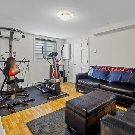 *Wow!!* Executive Cozy Home with 3 Beds, Work Station & Gym