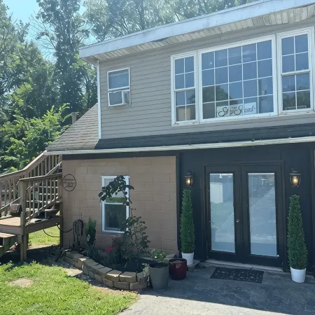 The She Shed a Cozy Country Setting to relax! 15 min to Dover, DE