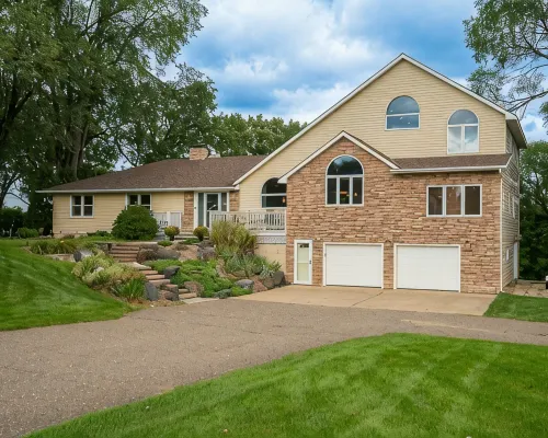 Manor on the River,  5,000 SQFT, Hot Tub & Kayaks Hotels in Champlin