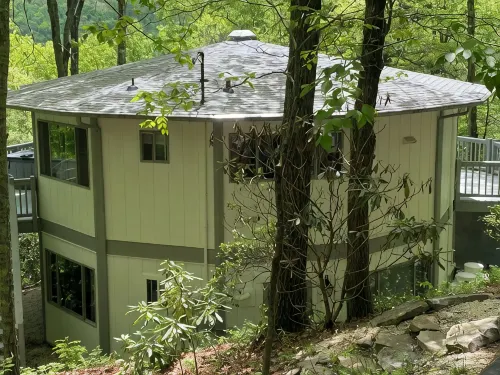 MONTREAT ROUND HOUSE - Mountain views, Renovated, Hot Tub, Fire Pit - Chalets