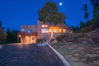 Axel's Place- Luxury Vacation Rental- Your Home Away from Home - 4-Star