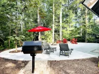 NEW LOG HOME in Hendersonville with fireplace, fire pit and Hot Tub