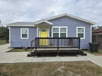 Charming 3-bedroom cottage in serene Aransas Pass with AC, WiFi - 3-Star