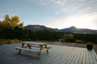 Peaceful family/group home with private attached treehouse - Homestays