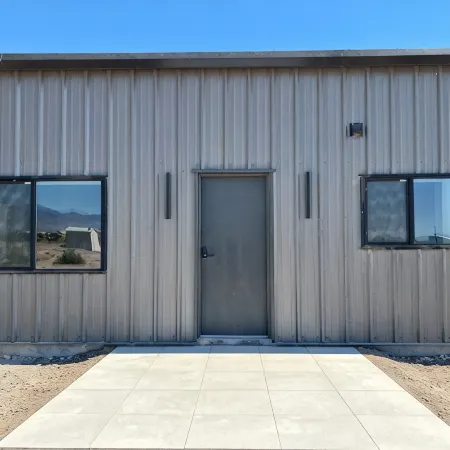 Barndominium Desert Escape - Mountain View, town close, gateway to Death Valley