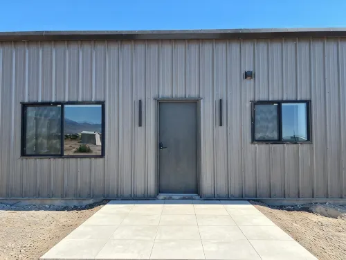 Barndominium Desert Escape - Mountain View, town close, gateway to Death Valley