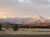 Charming 3-bedroom house in beautiful Pagosa Springs across from the Lake - ブティック