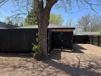 Chic Studio B w/private yard