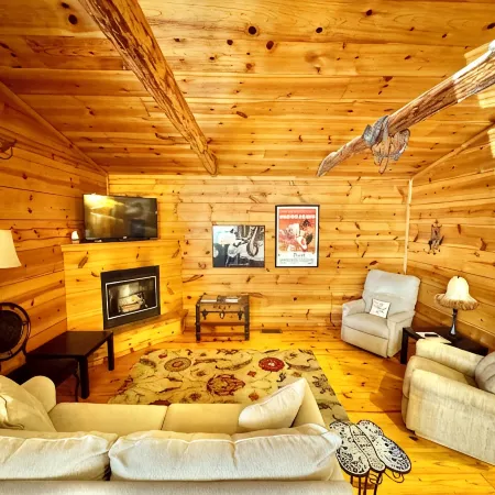 Gone With The Wind #47 New cabin to VRBO walking distance from courthouse square