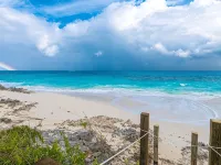 Cozy two-bedroom two bathroom on white sandy beach ファーマーズ・ヒルのホテル